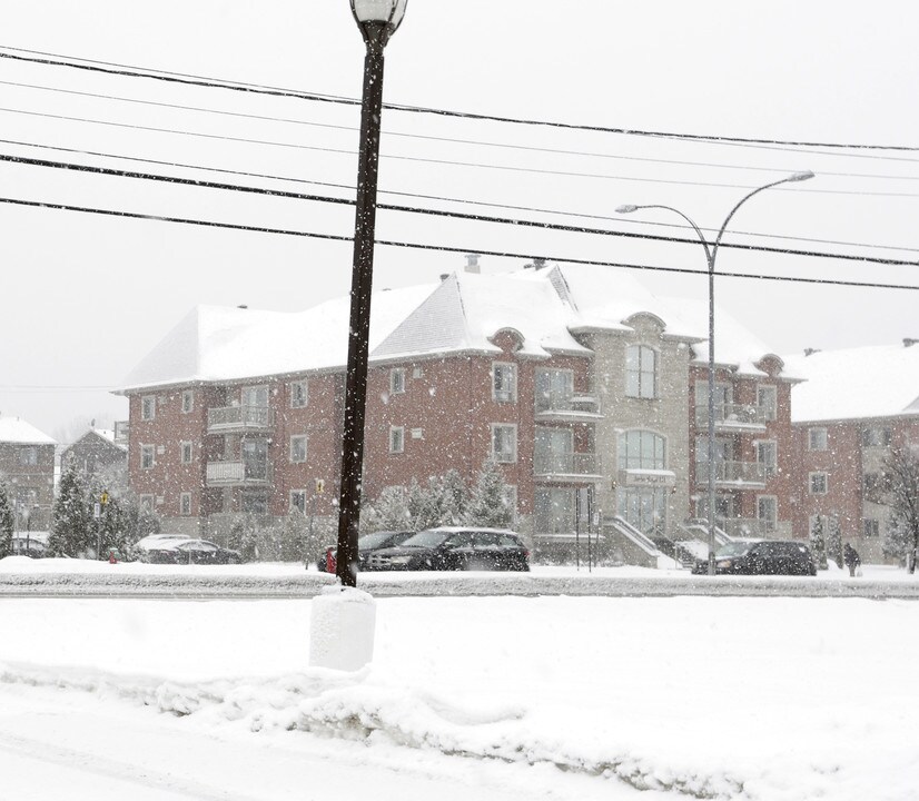 4310 des Sources in Montréal, QC - Building Photo