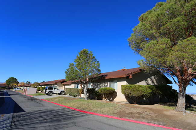 Gateway Villa Apartments in Ridgecrest, CA - Building Photo - Building Photo