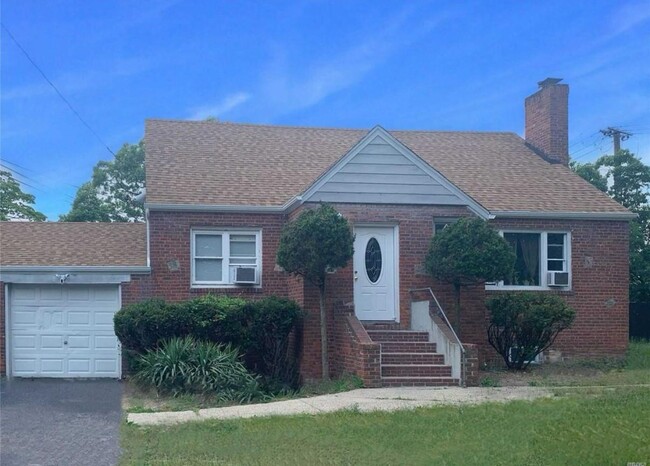 property at 52 Hoffman Ln