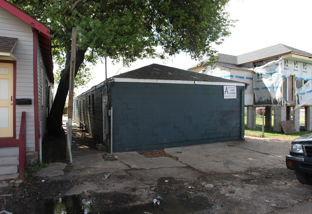 3328 First St in New Orleans, LA - Building Photo