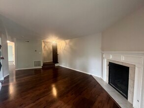1779 Gloucester Ct in Wheaton, IL - Building Photo - Building Photo