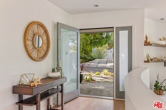 874 N Norman Pl in Los Angeles, CA - Building Photo - Building Photo