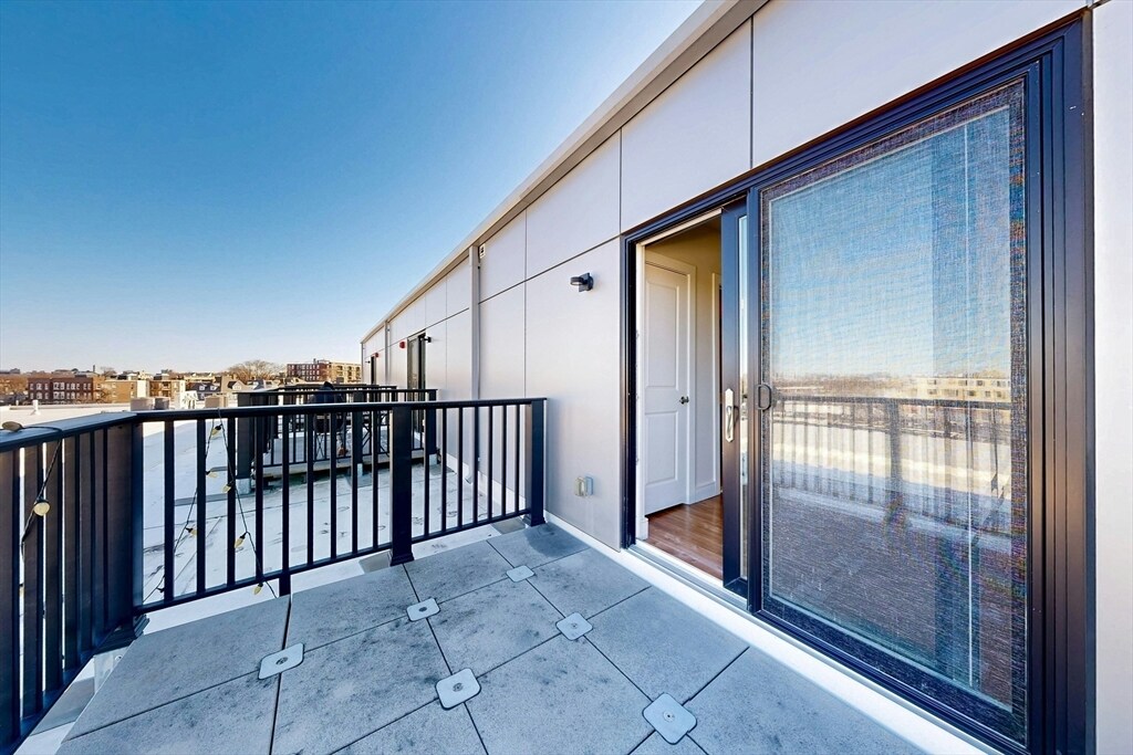 352 Cambridge St, Unit 403 in Boston, MA - Foto de edificio