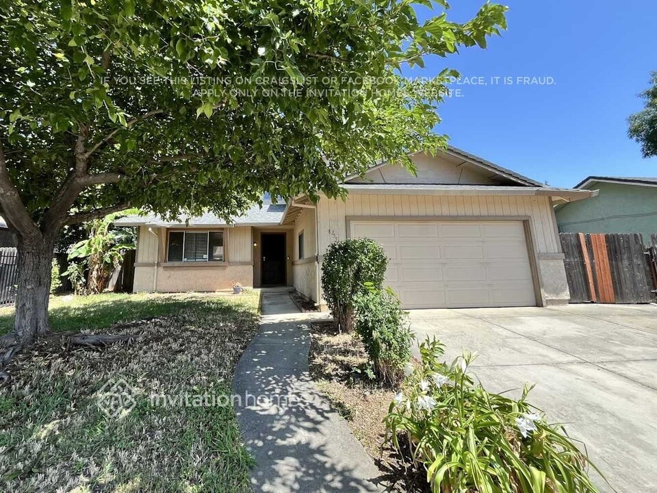 8255 Kilmer Cir in Sacramento, CA - Building Photo