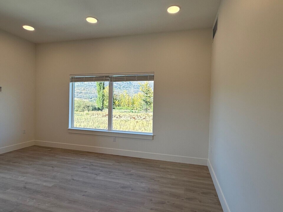 5461 E 2300 N in Eden, UT - Building Photo