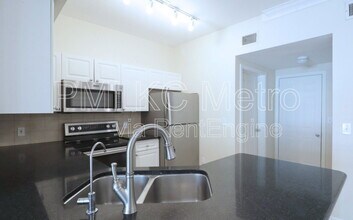 11624 Tomahawk Creek Pkwy in Leawood, KS - Building Photo - Building Photo