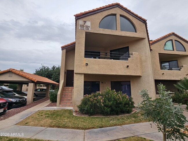 10301 N 70th St in Paradise Valley, AZ - Foto de edificio - Building Photo
