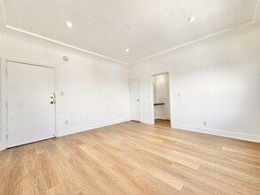 4811 Melrose Ave in Los Angeles, CA - Building Photo - Building Photo