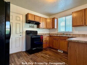 103 Crystal Bay Dr in Stansbury Park, UT - Building Photo - Building Photo