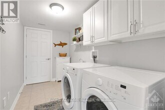 593 Foxlight Cir in Ottawa, ON - Building Photo - Building Photo