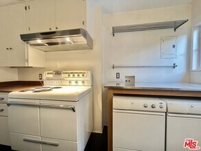 5205 Village Green in Los Angeles, CA - Building Photo - Building Photo