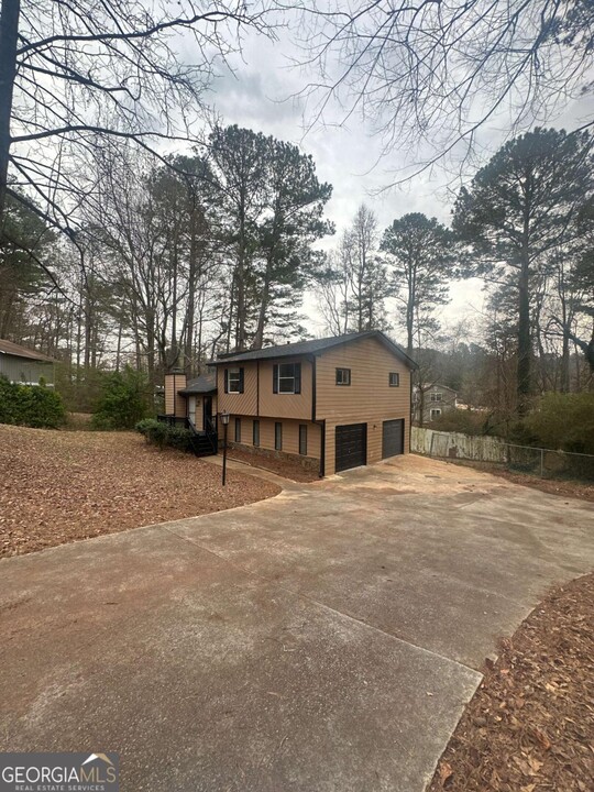 4063 Daron Ct in Ellenwood, GA - Building Photo