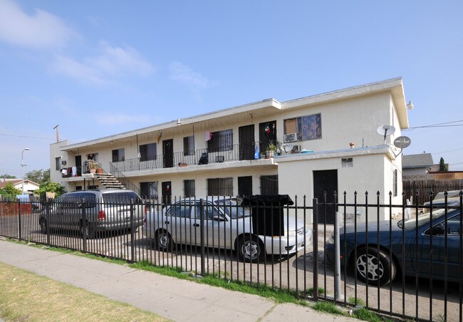 4618-4620 Compton Ave in Los Angeles, CA - Foto de edificio - Building Photo