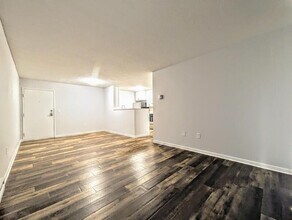 408 E 15th St in Pella, IA - Building Photo - Building Photo