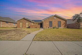 913 Sandhurst Dr in Plano, TX - Building Photo - Building Photo