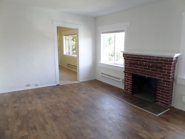 6523 35th Ave SW in Seattle, WA - Building Photo - Building Photo