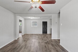 815 Rugeley St in Bay City, TX - Building Photo - Building Photo