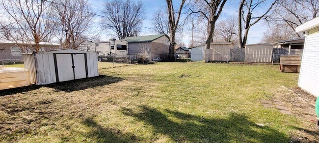 1228 Garden Ln in Galesburg, IL - Building Photo - Building Photo