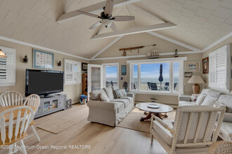 61 Beach Front in Manasquan, NJ - Foto de edificio - Building Photo