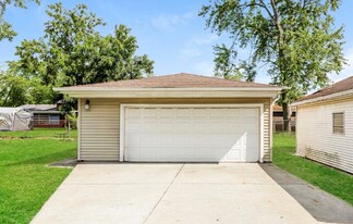 47 Pamela Dr in Bensenville, IL - Building Photo