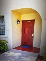 11200 Taft St in Pembroke Pines, FL - Building Photo
