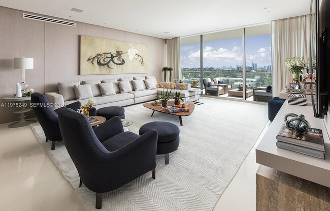 10201 Collins Ave, Unit 707 in Bal Harbour, FL - Foto de edificio - Building Photo