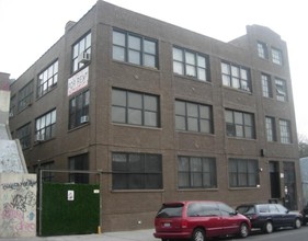 950-956 Hart St in Brooklyn, NY - Building Photo - Building Photo