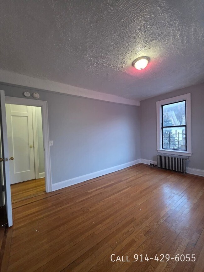 15 Locust Hill Ave in Yonkers, NY - Building Photo - Building Photo