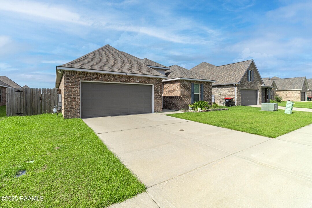 110 Gentle Cres Ln in Lafayette, LA - Building Photo
