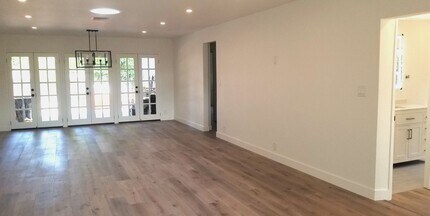 5142 Lindley Ave in Los Angeles, CA - Building Photo - Building Photo