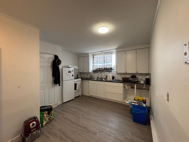 208 Sunset Dr in Fredericton, NB - Building Photo - Building Photo