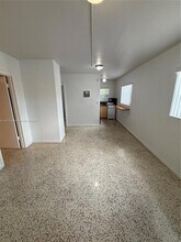 320 W 10th St, Unit 1 in Hialeah, FL - Building Photo - Building Photo