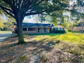 43063 Black Bayou Rd in Gonzales, LA - Foto de edificio - Building Photo