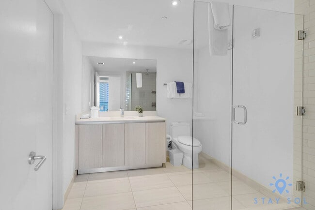 4010 S Ocean Dr in Hollywood, FL - Building Photo - Building Photo
