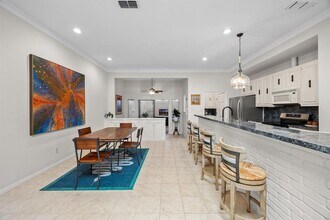 11009 Pinehurst Dr in Austin, TX - Building Photo - Building Photo