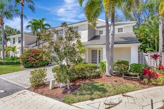 9 Admirals Ct in Palm Beach Gardens, FL - Building Photo - Building Photo