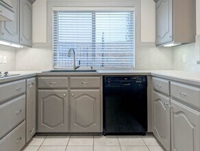 10631 Del Monte Dr in Houston, TX - Building Photo - Building Photo