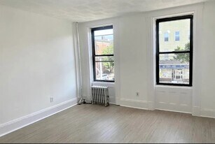 202 St Nicholas Ave in Brooklyn, NY - Building Photo