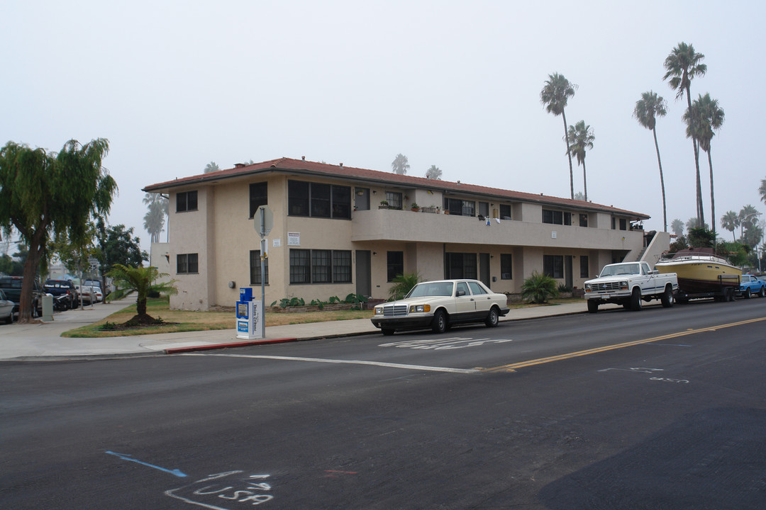 5105 W Point Loma Blvd in San Diego, CA - Building Photo