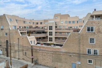 One Atrium Court in Berwyn, IL - Building Photo - Building Photo