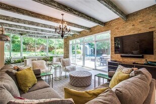 4804 Alan Dale Ln in Dallas, TX - Building Photo