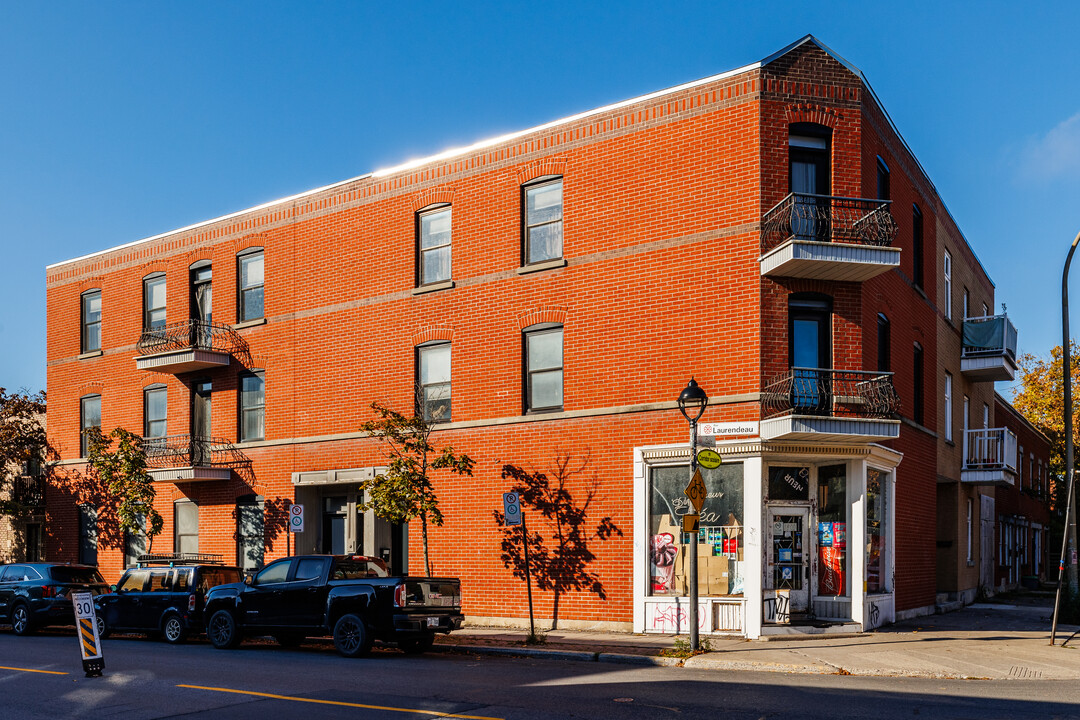 5557 Laurendeau Rue in Montréal, QC - Building Photo