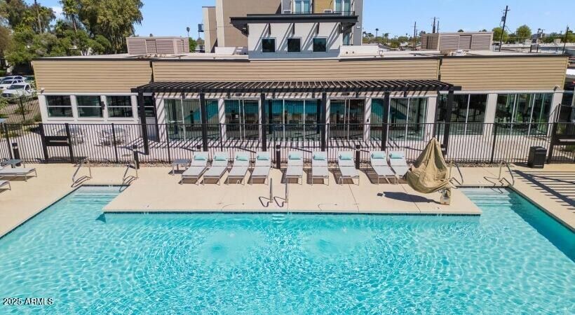 6025 W Thomas Rd in Phoenix, AZ - Foto de edificio