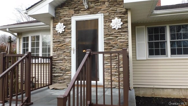 property at 10 S Nauraushaun Rd