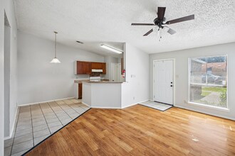 5522 Lochmoor in San Antonio, TX - Foto de edificio - Building Photo