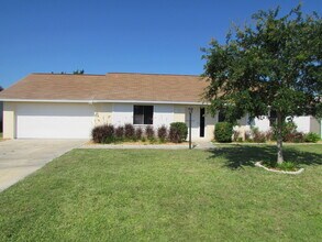 18 Cloverdale Ct S in Palm Coast, FL - Building Photo - Building Photo
