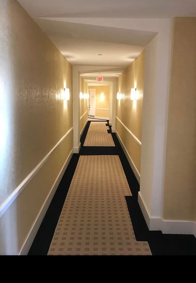 324 E Main St, Unit #306 in Louisville, KY - Foto de edificio - Building Photo