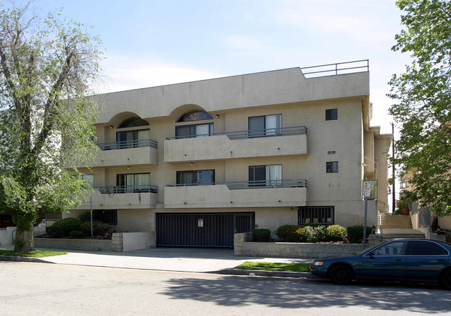 5718 Camellia Ave in North Hollywood, CA - Building Photo - Building Photo