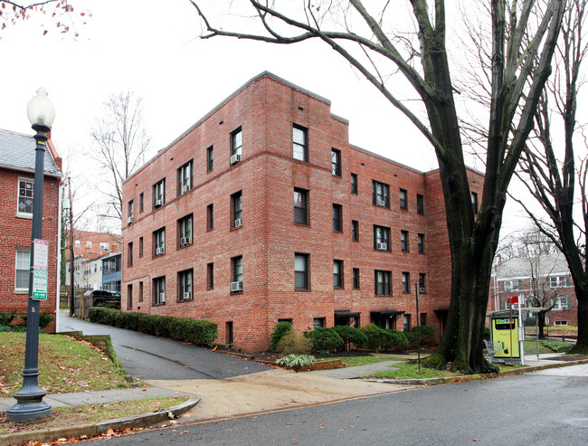 2655 41st St NW in Washington, DC - Building Photo - Building Photo