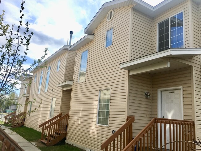 6903 Gold Kings Ave, Unit D in Anchorage, AK - Foto de edificio - Building Photo